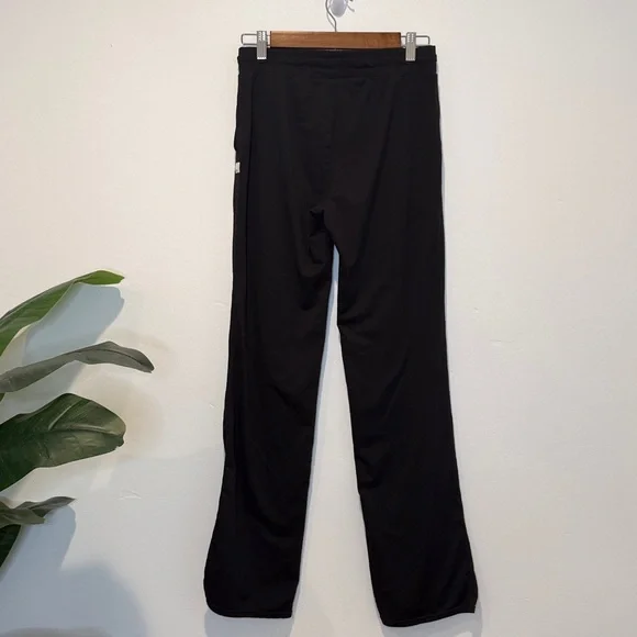 Vuori Women’s Black Drawstring bootcut pants. Small. - Picture 2 of 4
